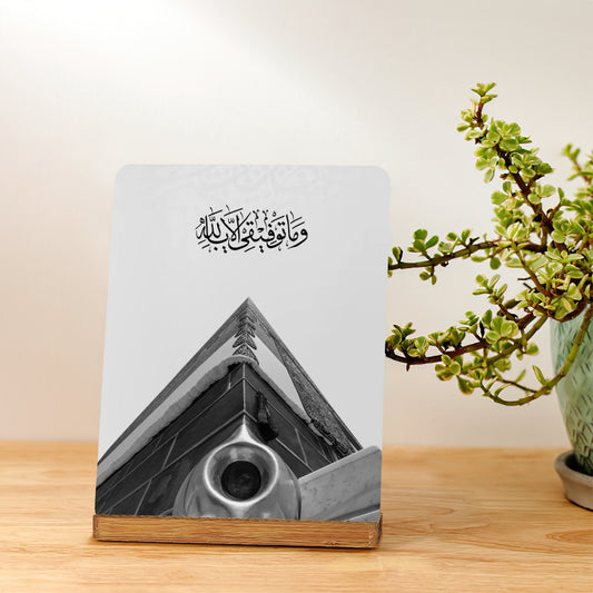 Photo Kaaba pierre noir en métal avec support en bois